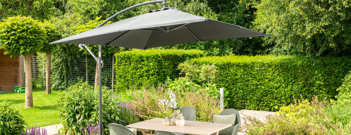Maak uw tuin compleet met een parasol van Tuincentrum Vincent!
